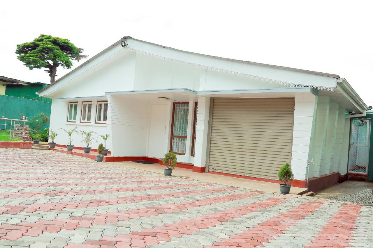 Oyo 238 Selva'S Guest House Nuwara Eliya Exterior photo